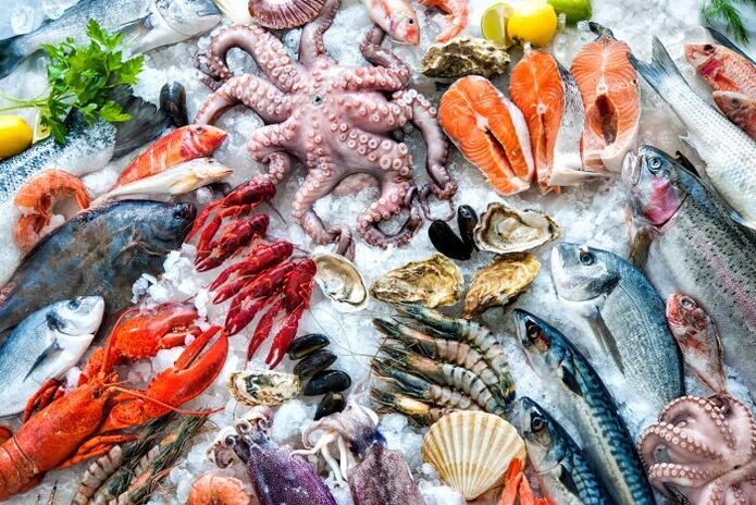 Vari frutti di mare nella dieta di un uomo per la produzione di testosterone